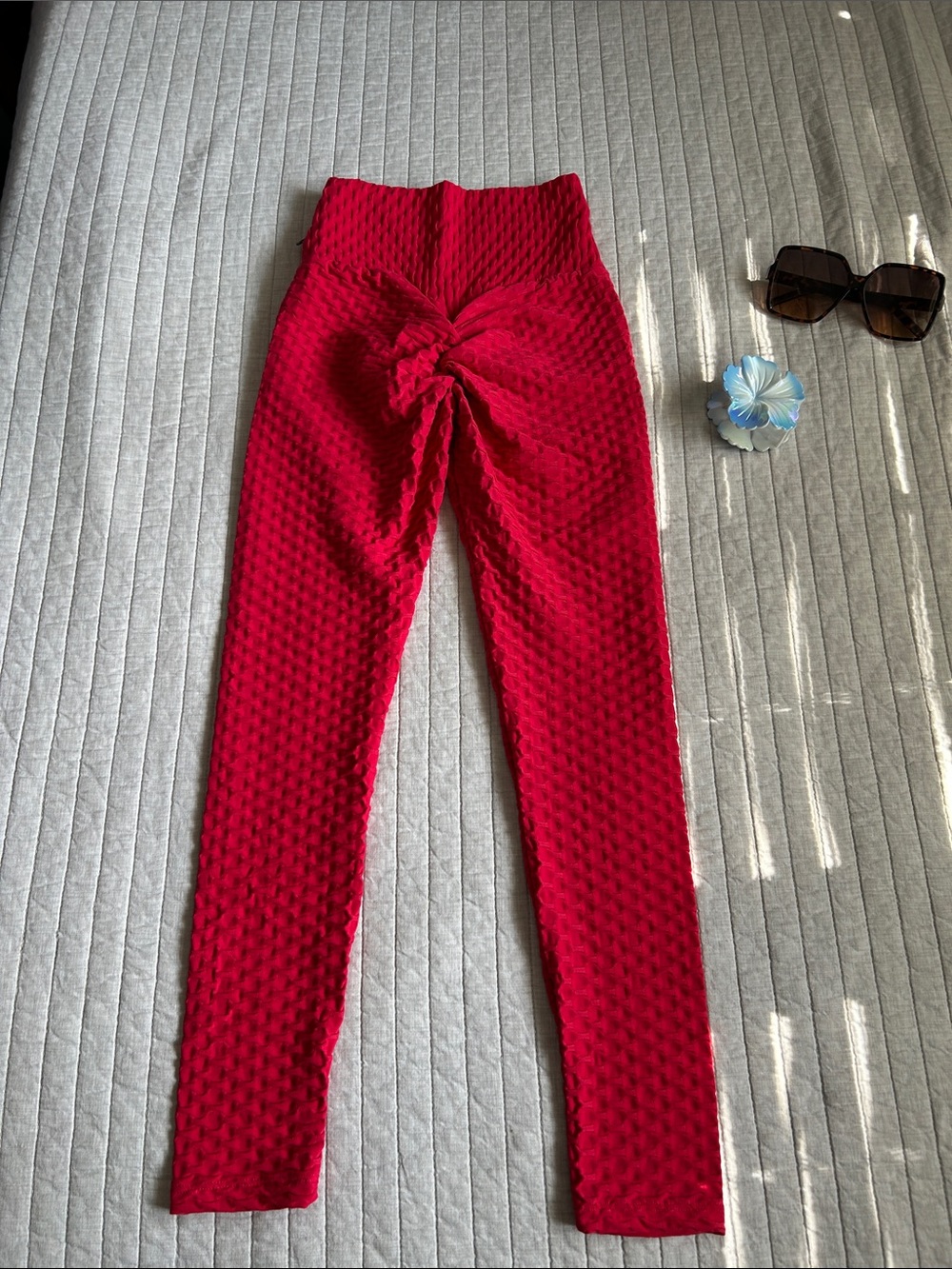 Born primitive high rise scrunch butt textured red raspberry leggings S - Picture 7 of 8